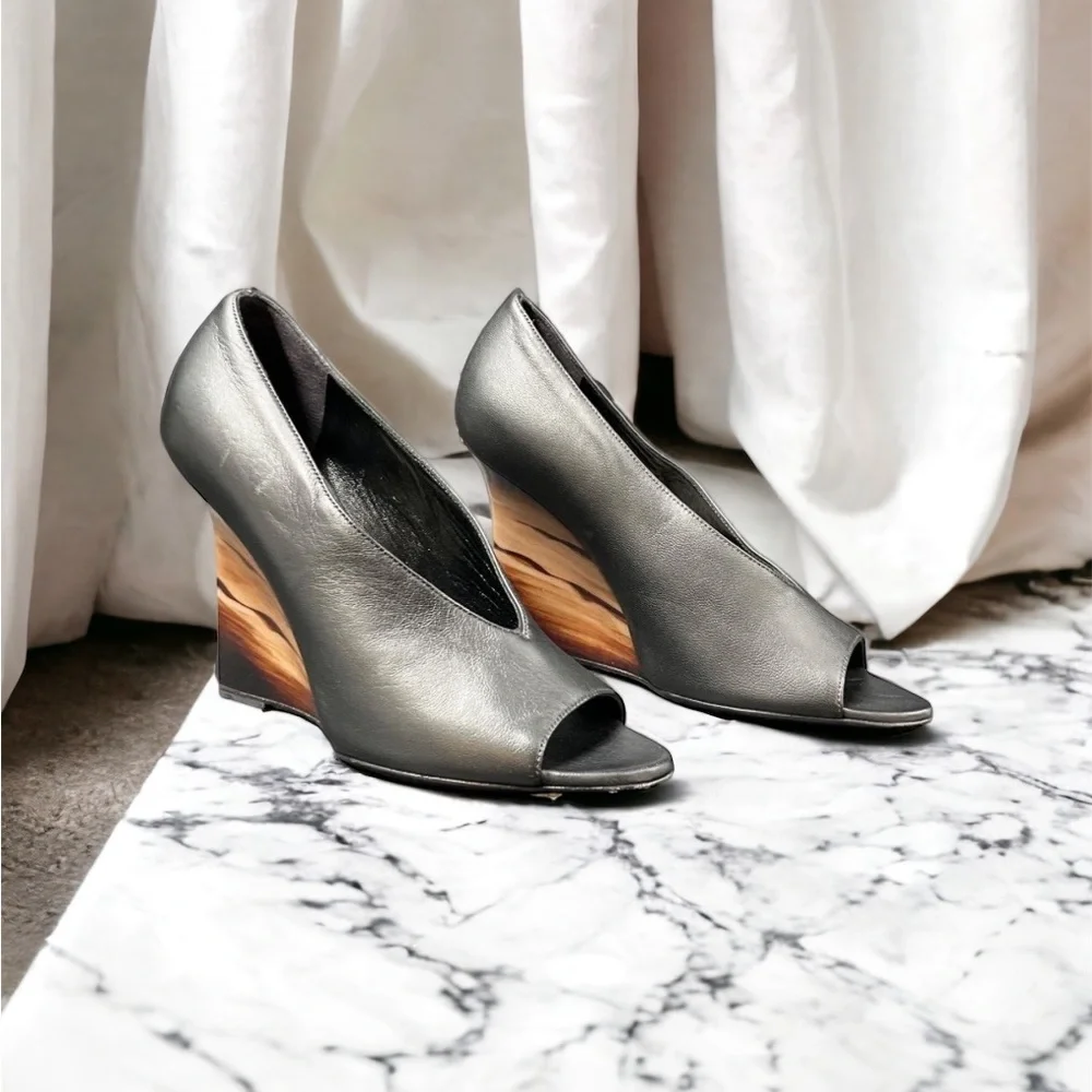 New Burberry Pumps Size 8